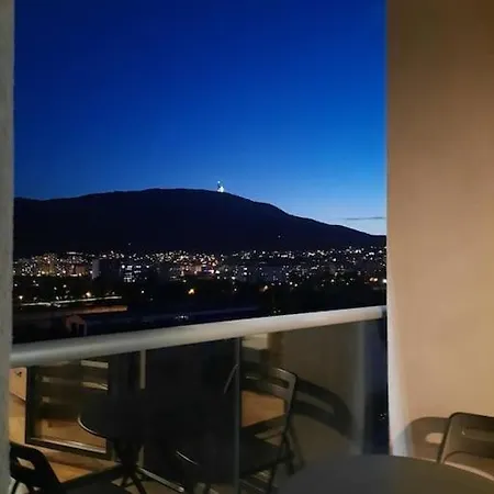 Cozy One-bedroom In Апартаменты *