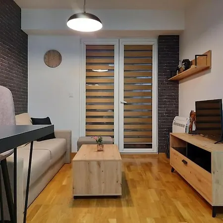Cozy One-bedroom In * Скопье