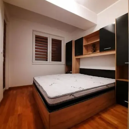 Cozy One-bedroom In Апартаменты *